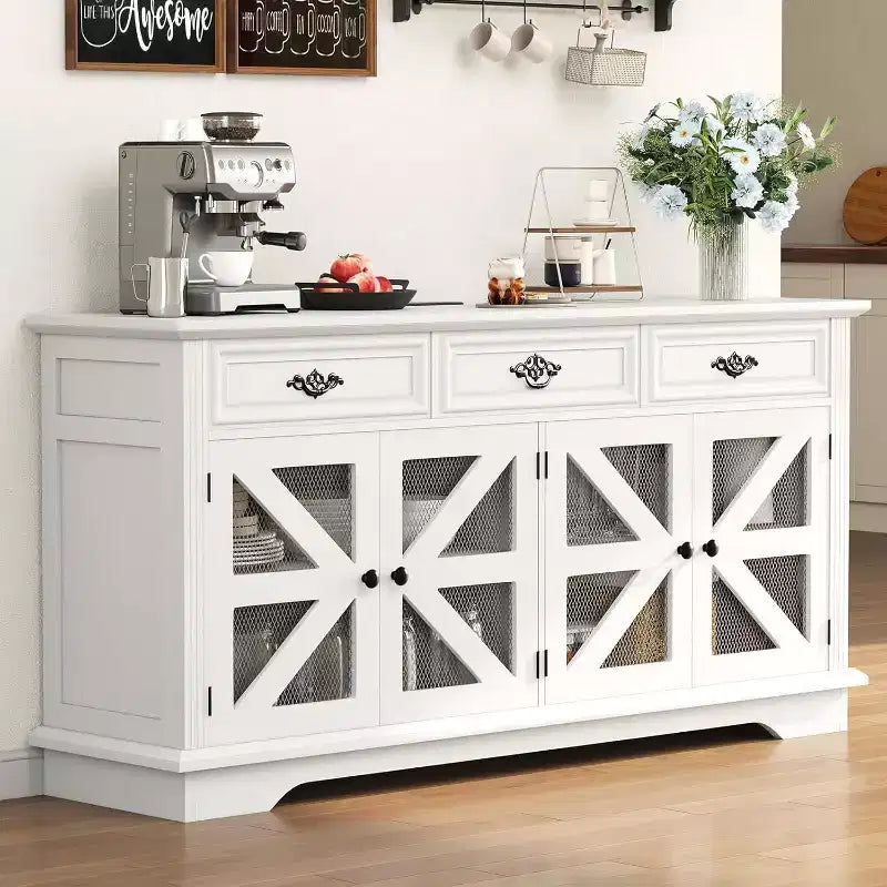 Credenza a Buffet da 63" con 3 Cassetti, Ripiani Regolabili, Stazione di Ricarica e 4 Ante a Scomparsa a Rete