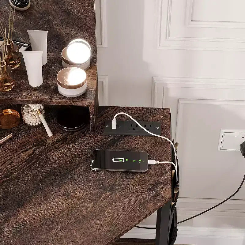 Scrivania angolare con sgabello, toeletta angolare con specchio, lampadine, stazione di ricarica e mobiletto per camera da letto
