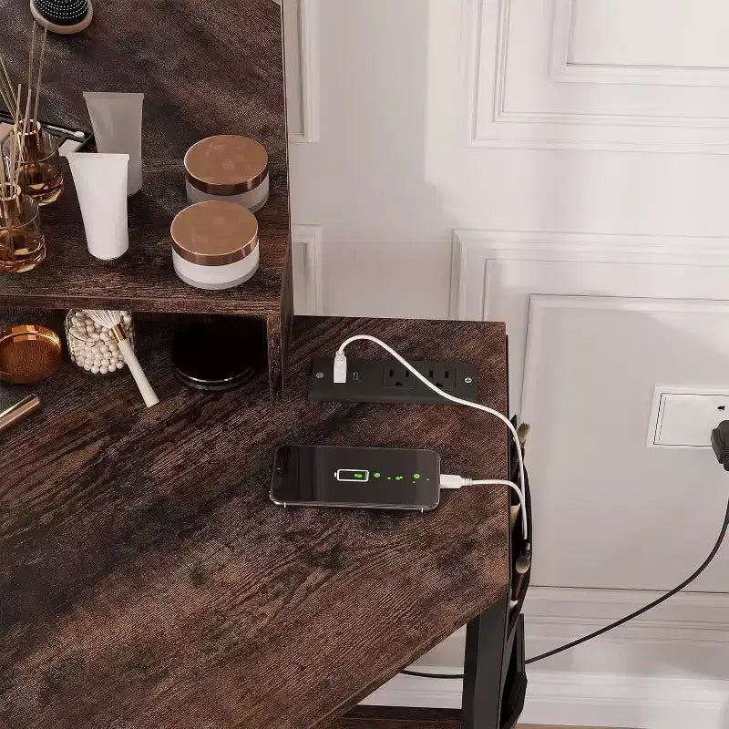 Scrivania angolare con sgabello, toeletta angolare con specchio, lampadine, stazione di ricarica e mobiletto per camera da letto