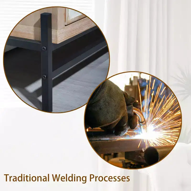 Mobiletto in Legno e Metallo con Ante Intagliate 150 x 86 cm