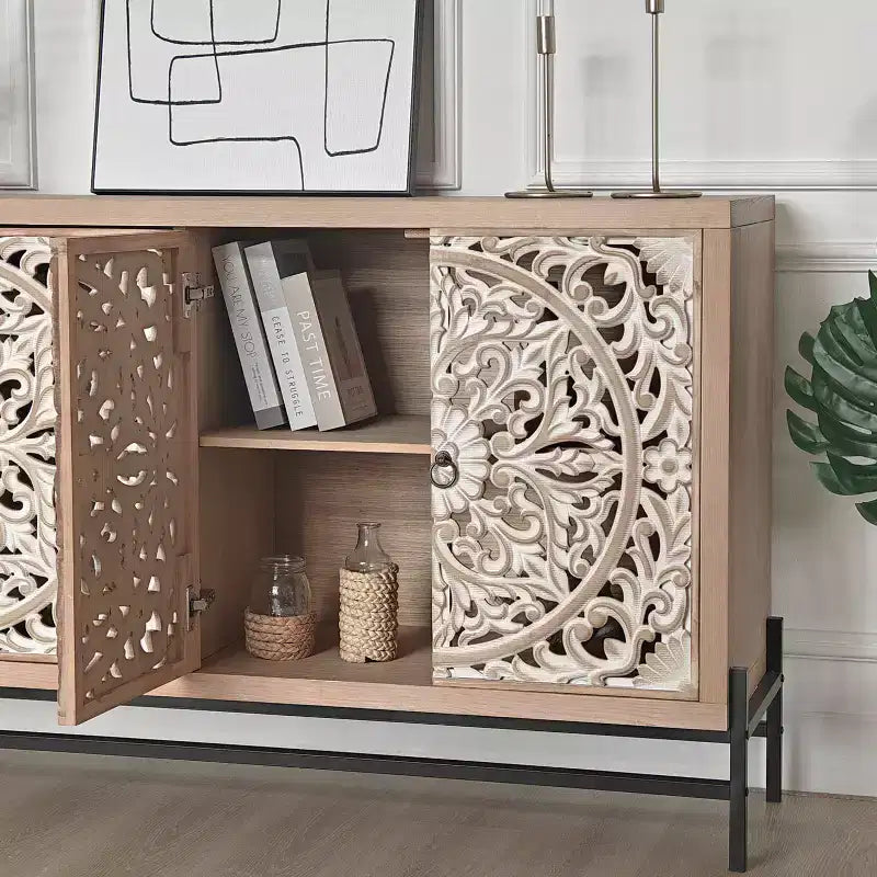 Mobiletto in Legno e Metallo con Ante Intagliate 150 x 86 cm