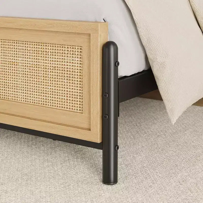 Telaio Letto a Piattaforma in Rattan e Acciaio con Testiera King 83,4'' x 77,1''