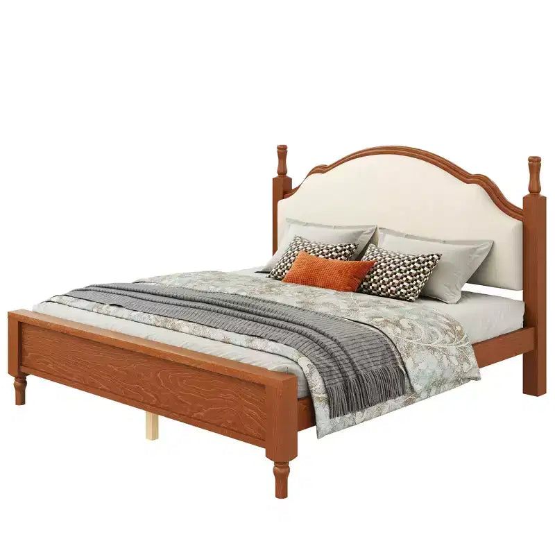 Letto a piattaforma in legno con testiera curva imbottita, pino e MDF