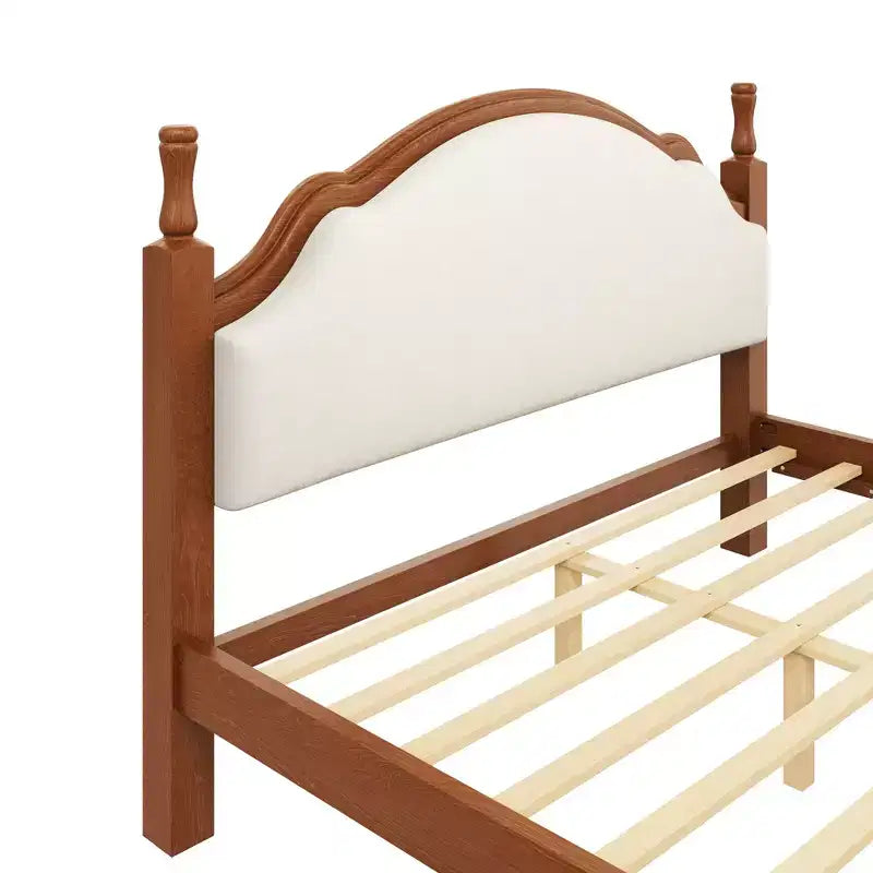 Letto a piattaforma in legno con testiera curva imbottita, pino e MDF