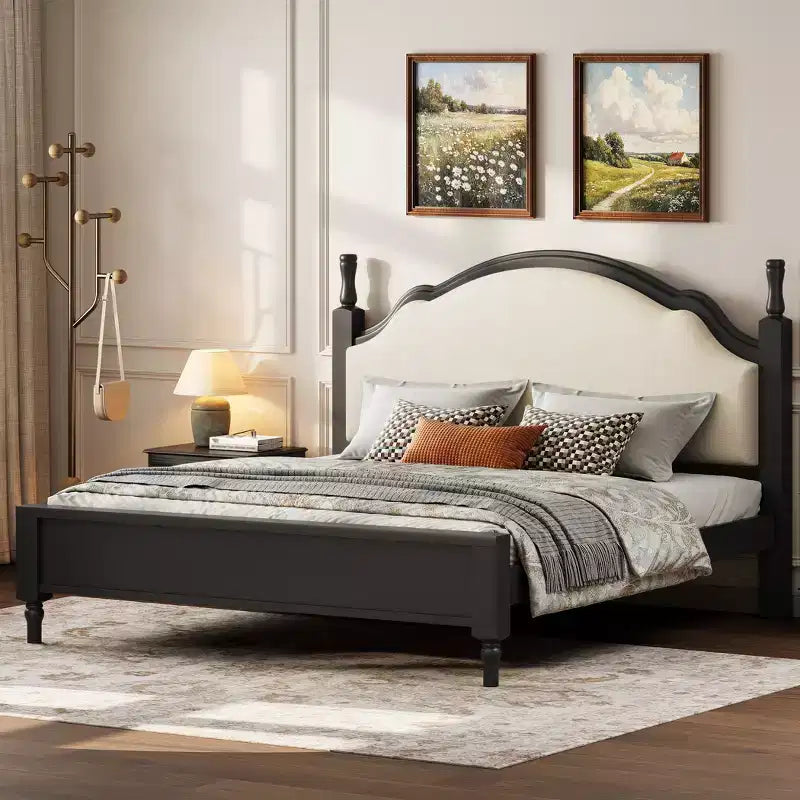 Letto a piattaforma in legno con testiera curva imbottita, pino e MDF