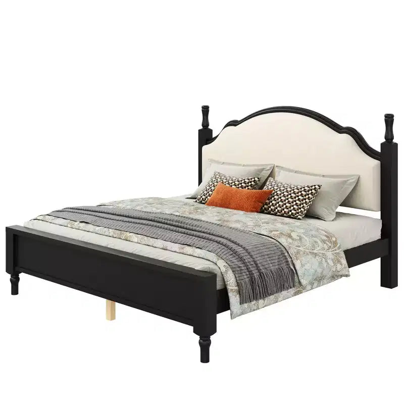 Letto a piattaforma in legno con testiera curva imbottita, pino e MDF