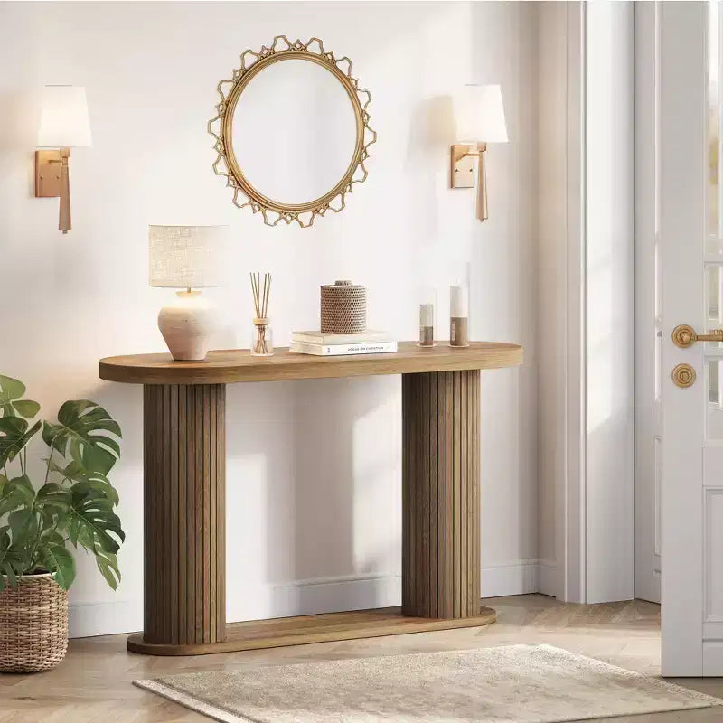 Tavolino moderno ovale scanalato per ingresso 108 cm, Tavolo stretto da divano con ripiano portaoggetti per soggiorno e dietro il divano