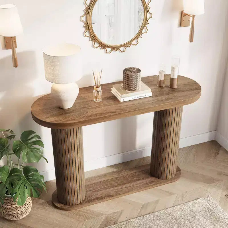 Tavolino moderno ovale scanalato per ingresso 108 cm, Tavolo stretto da divano con ripiano portaoggetti per soggiorno e dietro il divano