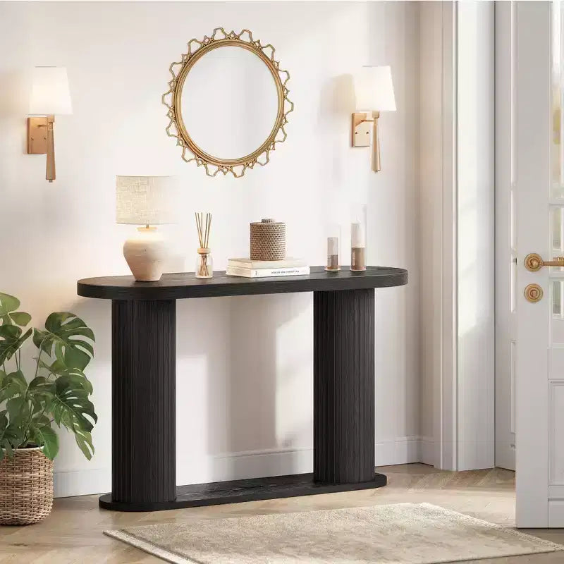 Tavolino moderno ovale scanalato per ingresso 108 cm, Tavolo stretto da divano con ripiano portaoggetti per soggiorno e dietro il divano