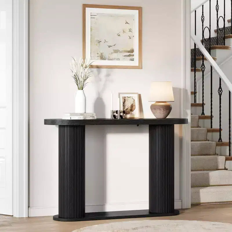 Tavolino moderno ovale scanalato per ingresso 108 cm, Tavolo stretto da divano con ripiano portaoggetti per soggiorno e dietro il divano