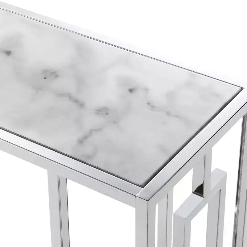 Tavolino laterale a C in metallo cromato e finto marmo 40 x 61 cm