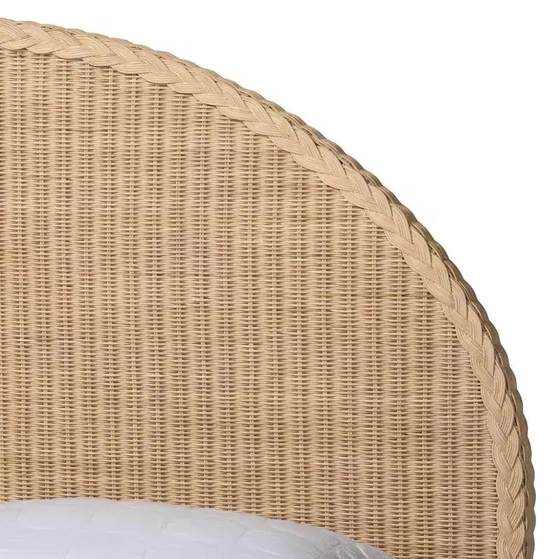 Letto a piattaforma matrimoniale in rattan con testiera a mezzaluna, rattan sbiancato dal sole