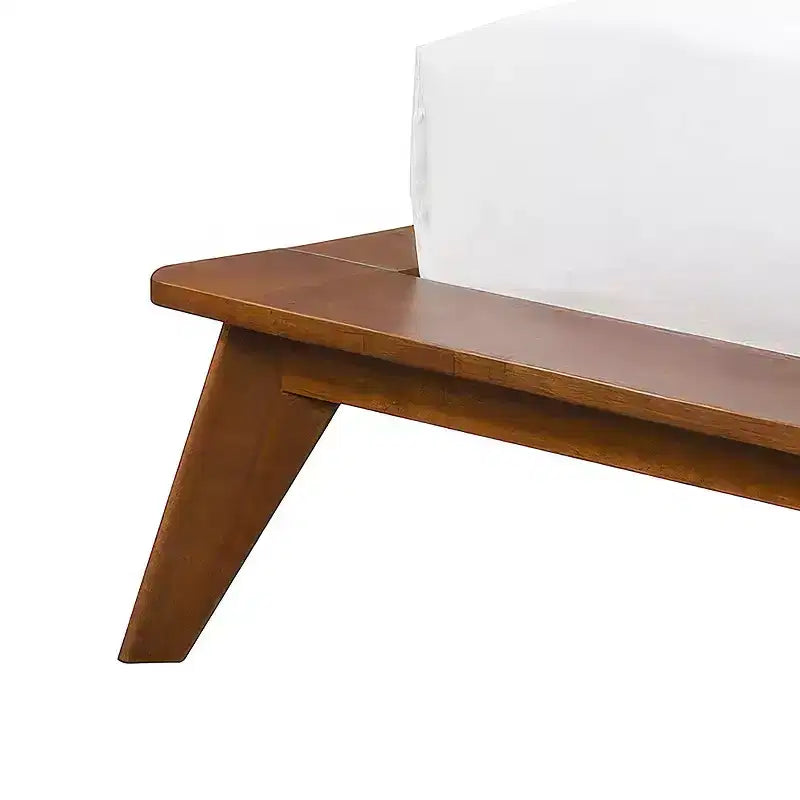 Letto matrimoniale con struttura bassa e testiera ricurva in tessuto bouclé, color noce