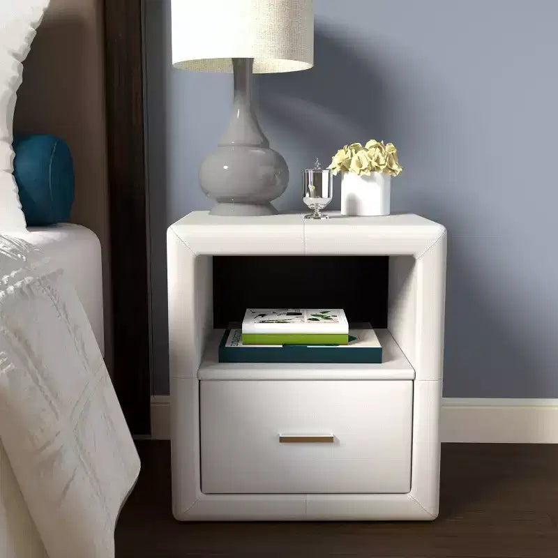 Comodino in similpelle e legno composito 48 x 53,3 cm
